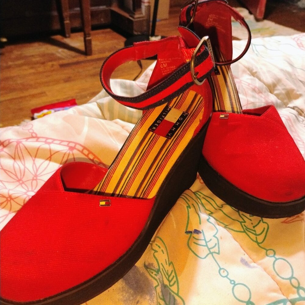 RED TOMMY HILFIGER WOMAN'S VINTAGE SHOES(SIZE MEDIUM)